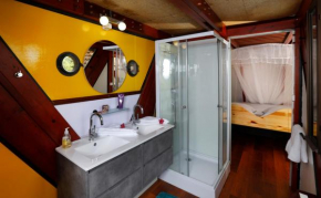 La baignoire sur le toit et son studio 9 à 10 personnes